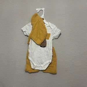 Onsie with short and and bonnet 6-9mo